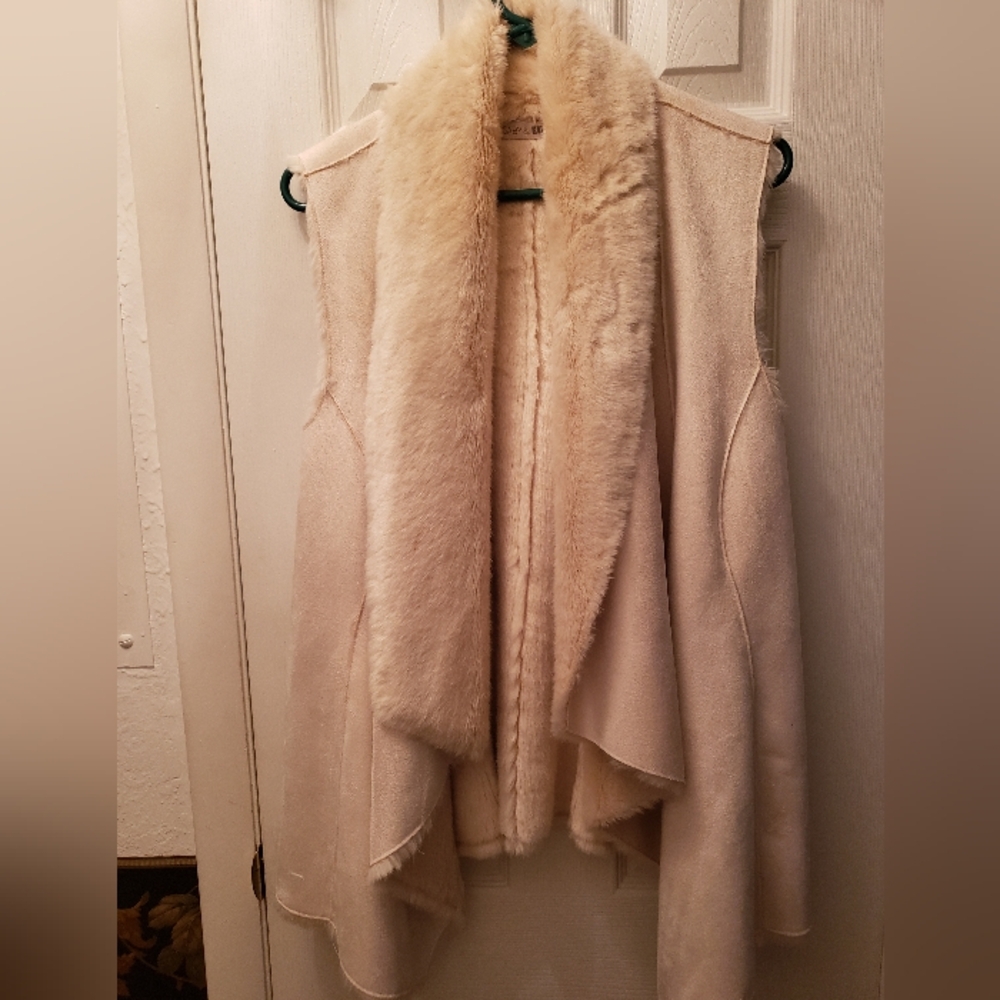 GABY & EDEN, Vest, Cream, Faux Fur, Soft, Fir Lined, Warm, NWOT